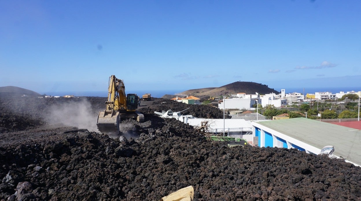 Trabajos sobre las coladas en Los Llanos de La Palma