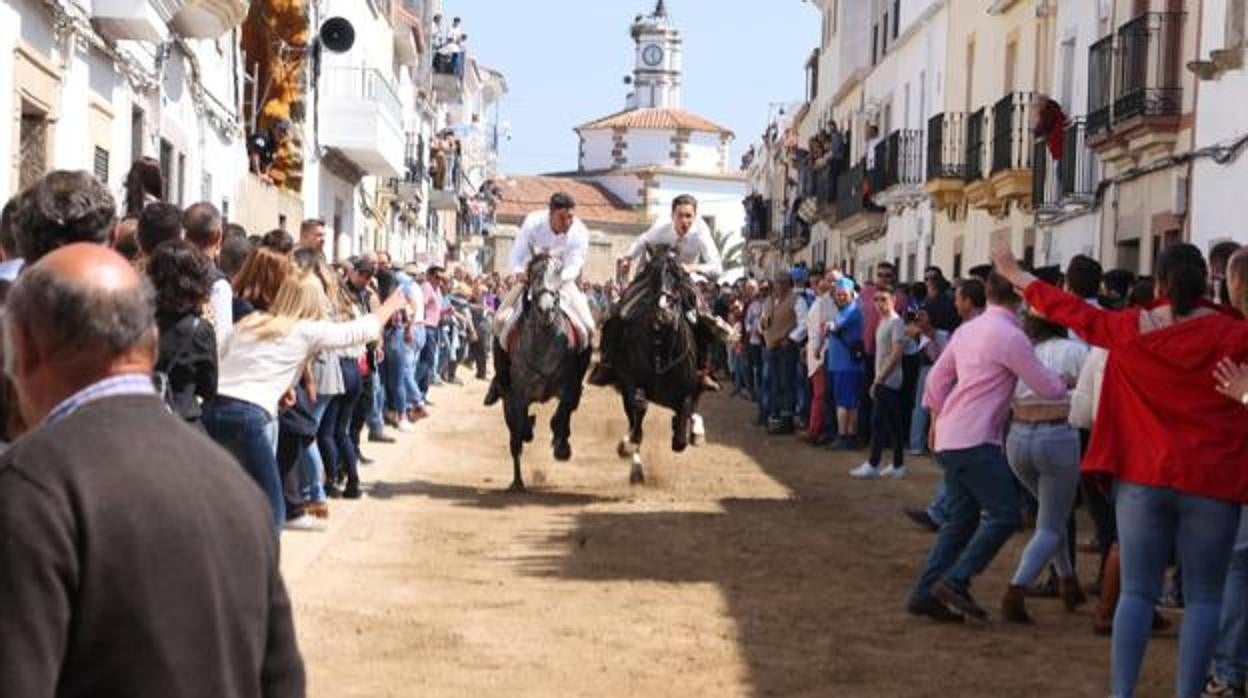 Arrolladas una abuela y su nieta en las carreras en Arroyo de la Luz, Cáceres