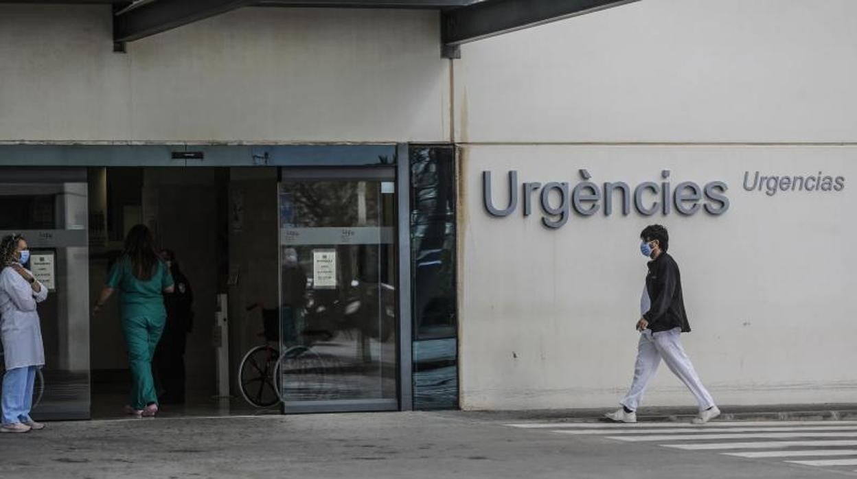 Imagen de archivo de la puerta de Urgencia sdel Hospital La Fe de Valencia