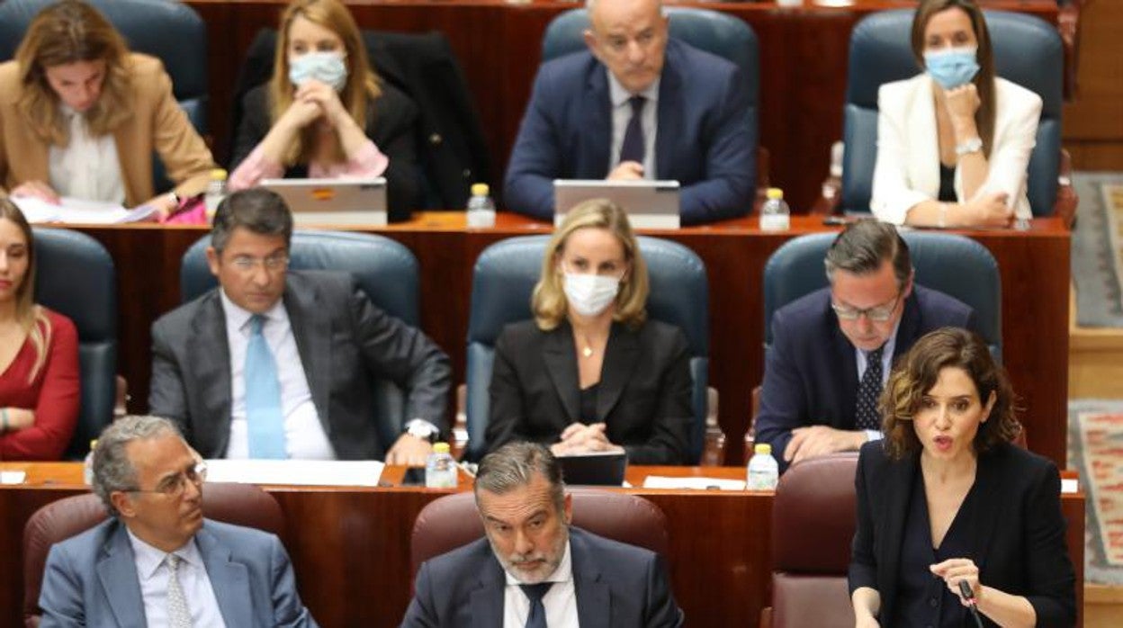 La presidenta de la Comunidad de Madrid, Isabel Díaz Ayuso, ayer en la sesión de control de la Asamblea de Madrid