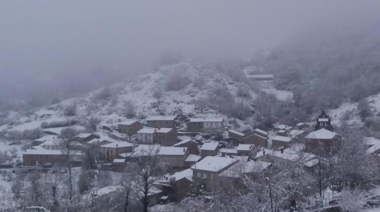 Nieve en varios pueblos del valle de Valdetuejar (León)