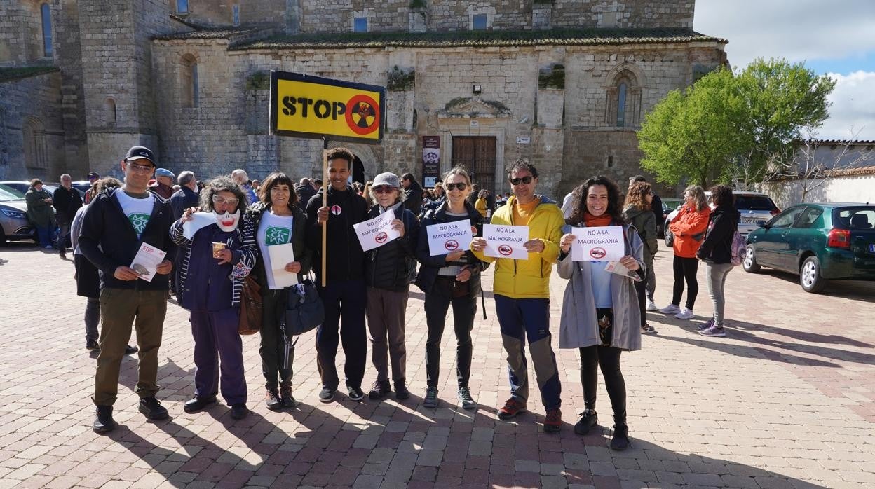 Marcha vecinal contra la macrogranja porcina en el municipio en Corcos del Valle