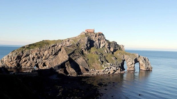 Vuelven los turistas a San Juan Gaztelugatxe