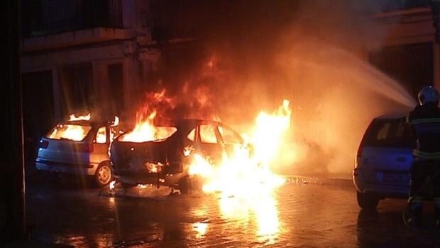 La Guardia Civil de Albacete detiene a cuatro personas por incendiar varios vehículos en Caudete
