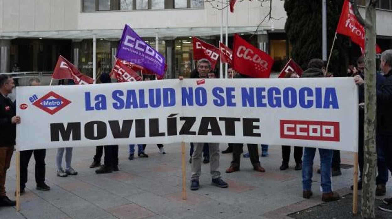 Concentración de trabajadores de Metro ante los juzgados de Plaza Castilla