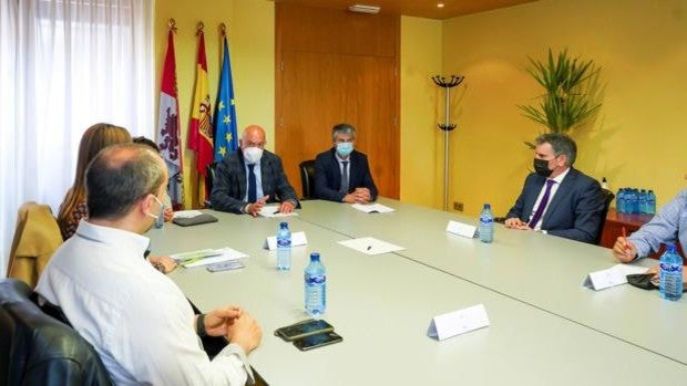 Carnero ofrece negociación permanente a los sindicatos en materia de función pública