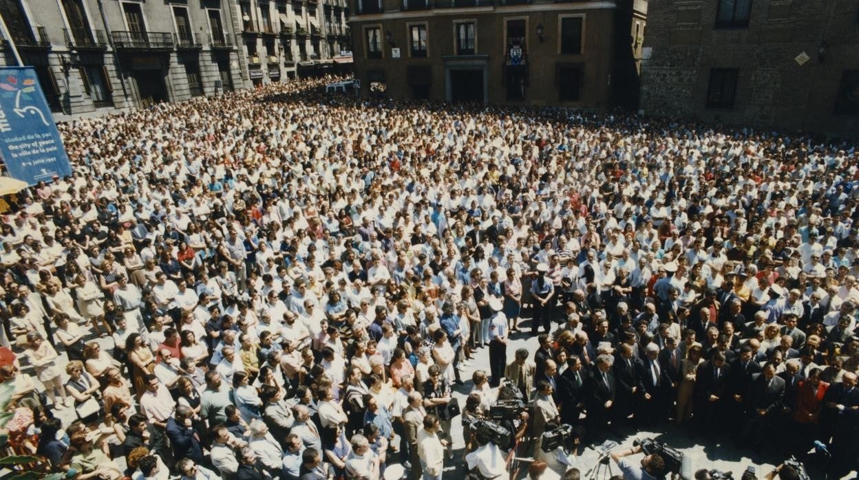 Manifestación en 1997 exigiendo la liberación de Miguel Ángel Blanco