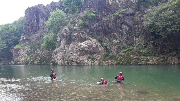 Los servicios de emergencia buscan en el Bidasoa a un inmigrante desaparecido