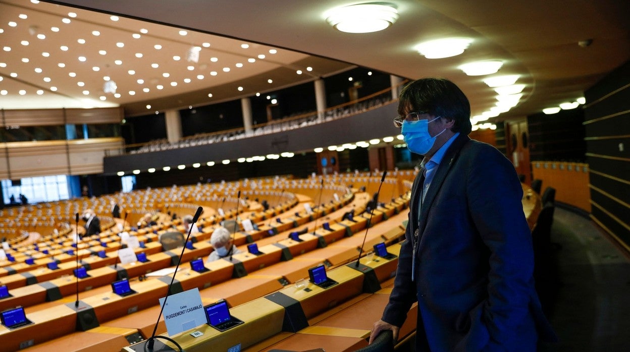 Puigdemont en la sala de plenos del Parlamento Europeo