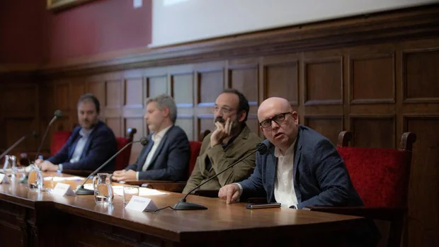 Puigdemont intenta cercar al Gobierno presionando a la propietaria de Pegasus