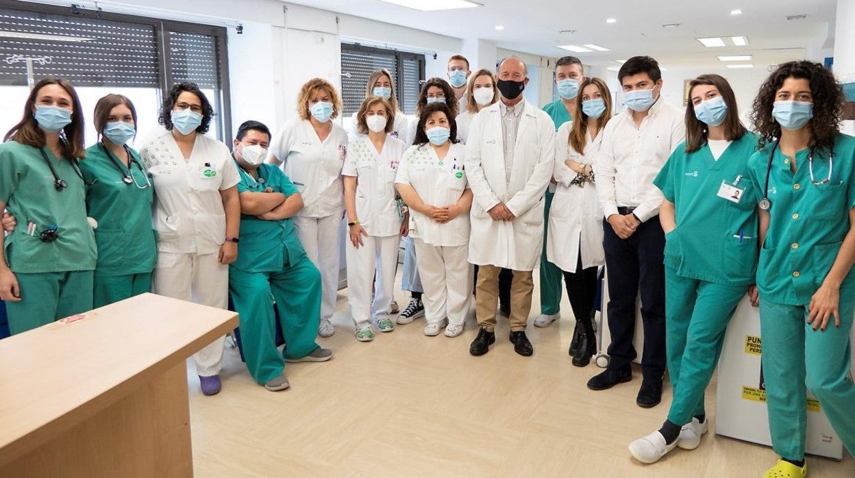 Profesionales del servicio de Oncología Médica del hospital de Guadalajara, dirigidos por el doctor Javier Cassinello Espinosa