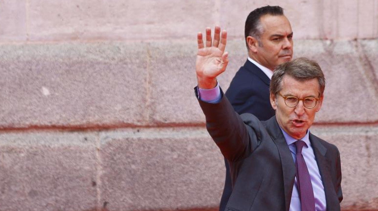 El presidente del PP, Alberto Núñez Feijóo, el lunes en la Puerta del Sol de Madrid