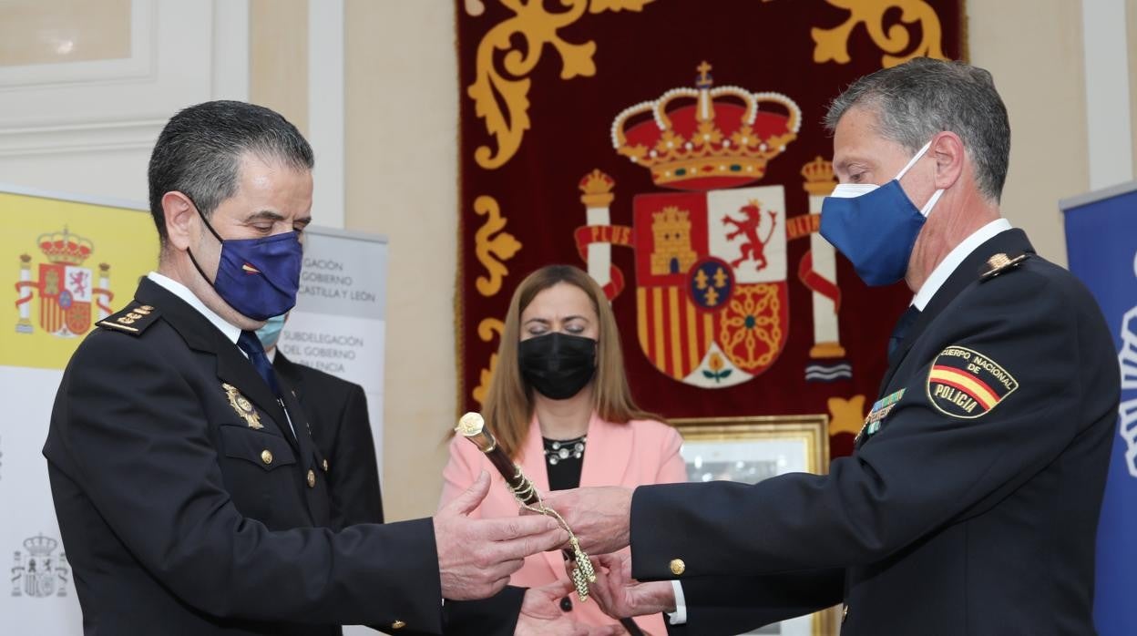 Toma de posesión del nuevo Comisario Provincial de Palencia, Honorio Pérez, con la presencia del jefe de operaciones de la policía nacional en Castilla y León, Jesús del Amo; y de la delegada de Gobierno, Virginia Barcones