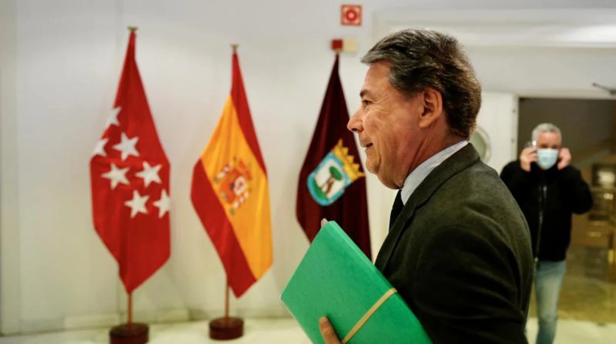 El expresidente de la Comunidad de Madrid, Ignacio González, antes de acceder a la comisión de investigación sobre el espionaje de Ayusi