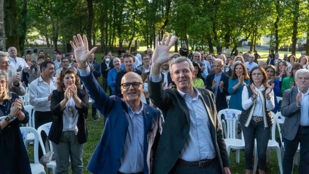 Rueda certifica en el feudo de Baltar el apoyo de los barones del PP gallego a su liderazgo