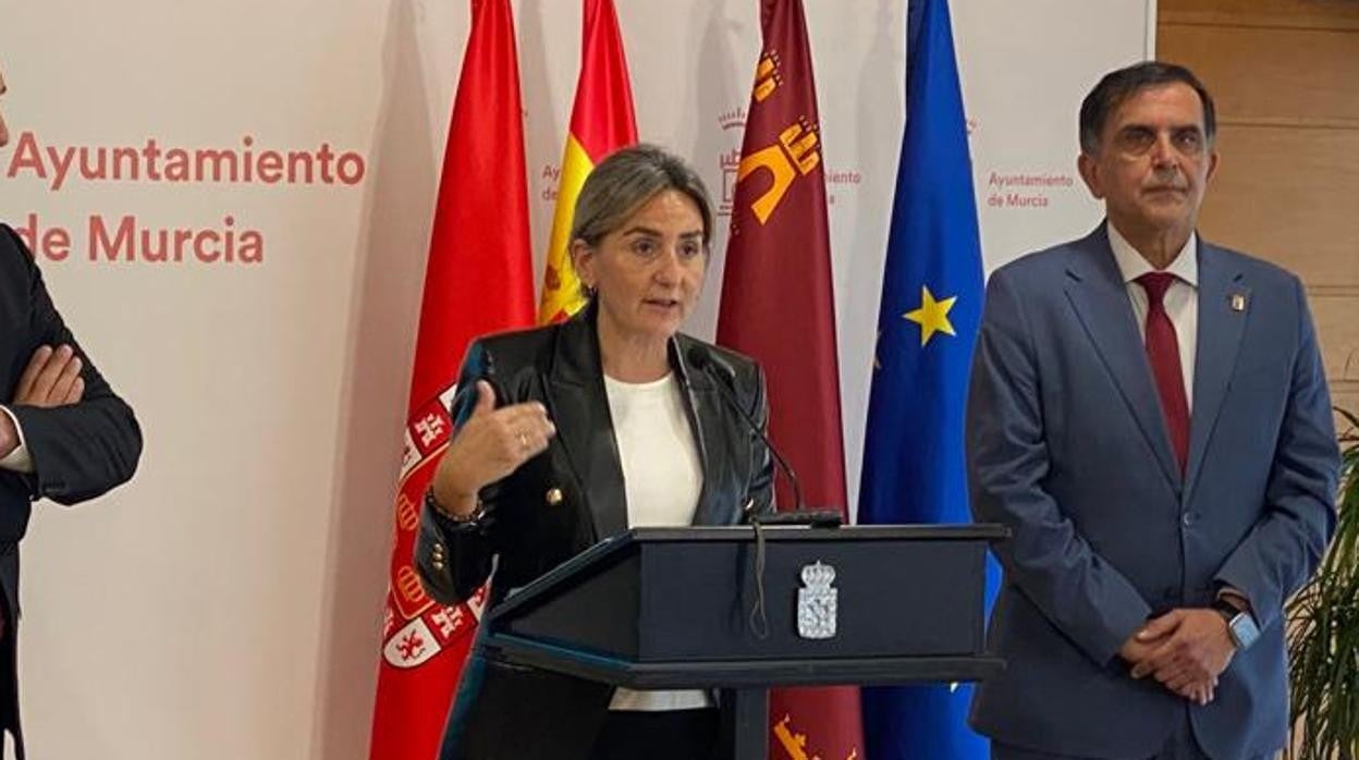 Milgros Tolón con el alcalde de Murcia, José Antonio Serrano