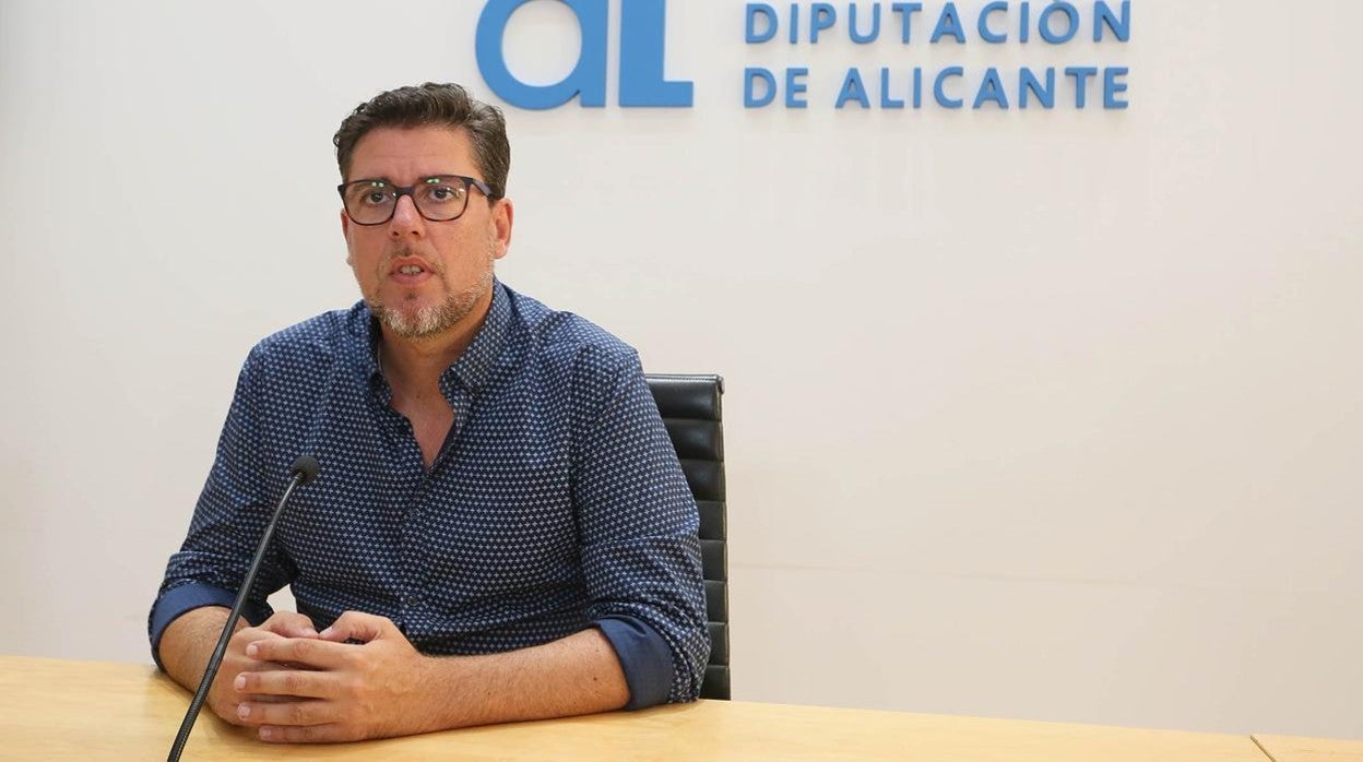 El diputado provincial de Infraestructuras de Alicante, Javier Gutiérrez