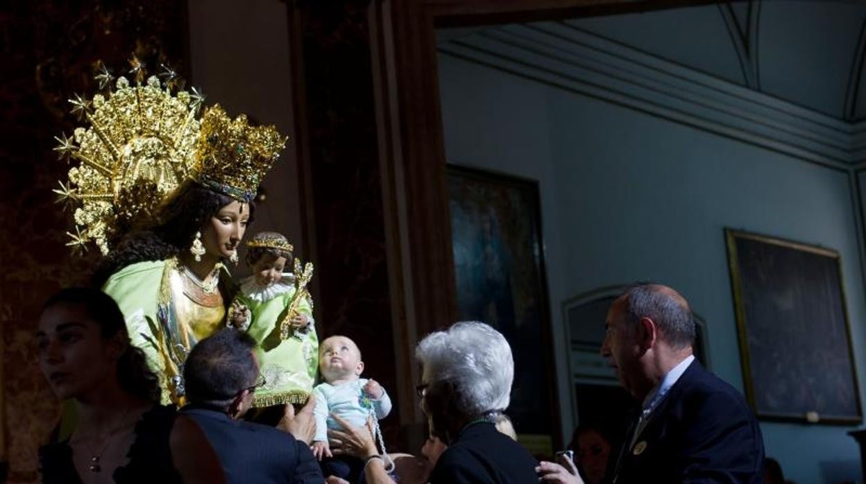 Imagen de archivo tomada durante el Besamanos a la Virgen de los Desamparados de Valencia