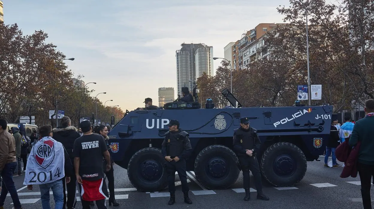 Dispositivo policial dirante el partido entre Boca Juniors y River Plate en Madrid
