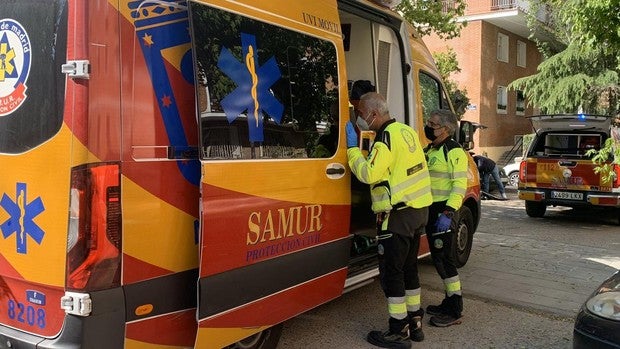 Tres heridos y un detenido por una reyerta con arma blanca en la plaza de Burdeos