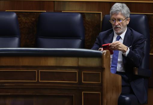 El ministro del Interior, Fernando Grande-Marlaska, en su sillón del Congreso. Estos días se ha especulado con que podría ser un miembro más del Gobierno con el teléfono pinchado por el programa espía Pegasus