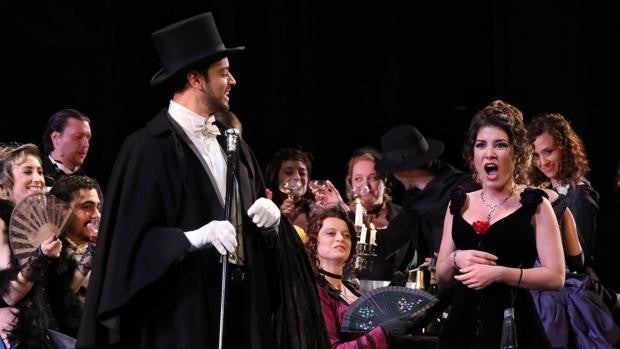 La lírica regresa al Calderón 27 meses después con 'La Traviata' para homenajear a las víctimas del Covid