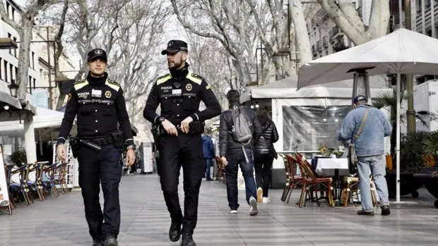 La Guardia Urbana de Barcelona empieza a patrullar con cámaras unipersonales