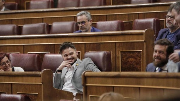 PSOE y Podemos salvan a Rufián de ser sancionado por revelar información de la comisión de secretos