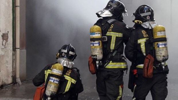 Muere un hombre de 60 años tras el incendio de un piso de Barcelona