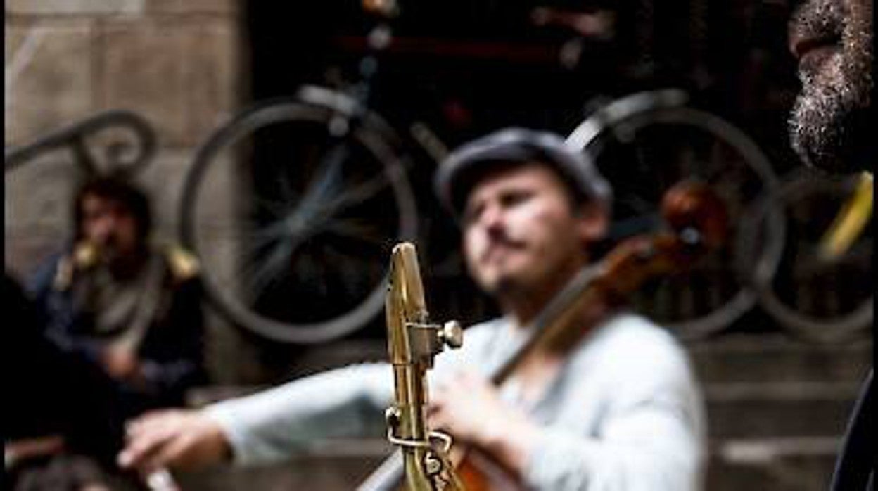 Músicos callejeros en el centro de Barcelona