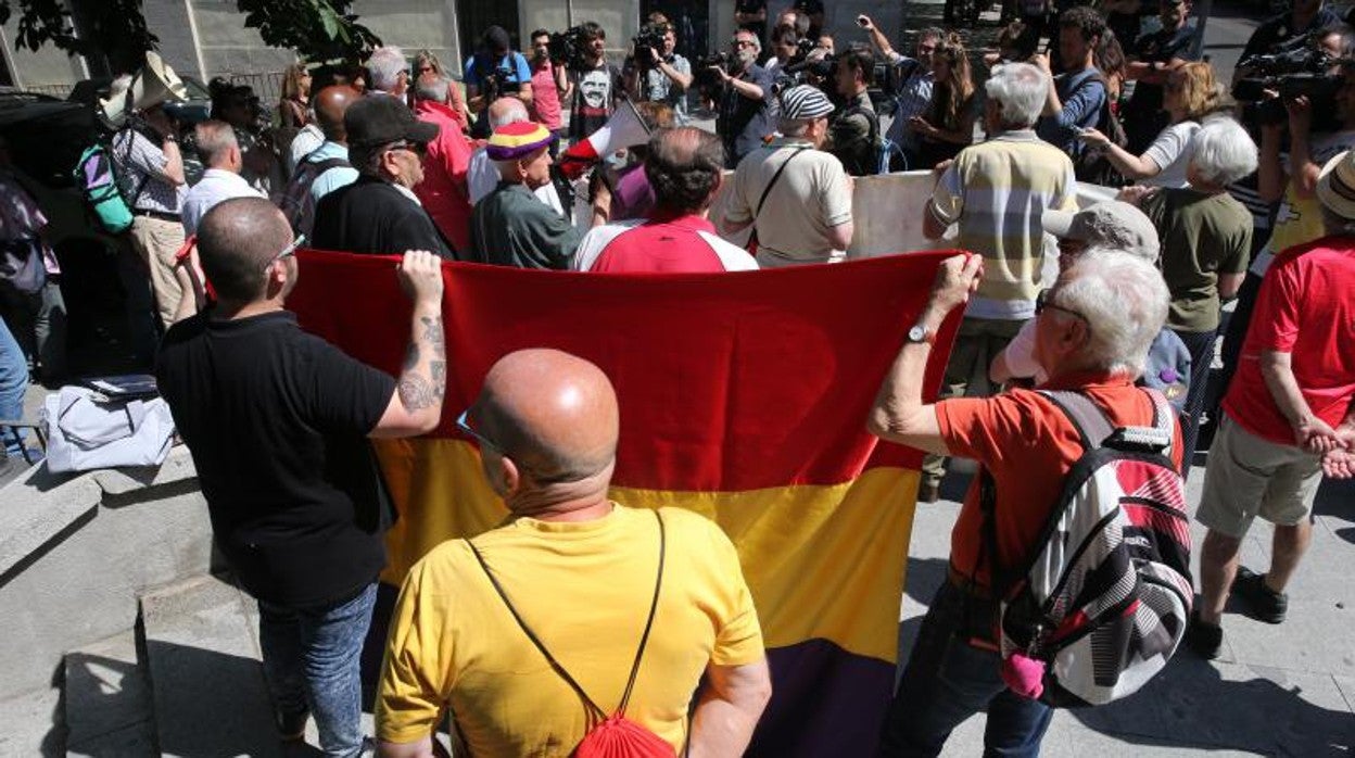 Manifestación republicana en defensa de la memoria histórica