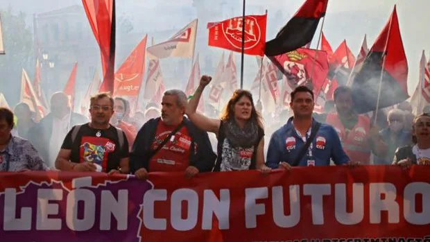 León se echa a la calle para pedir su reindustrialización y el freno a la despoblación