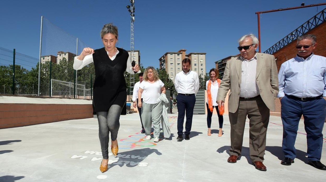 La alcaldesa estuvo acompañada por algunos compañeros del equipo de gobierno, como Marta Medina y Juan José Pérez del Pino