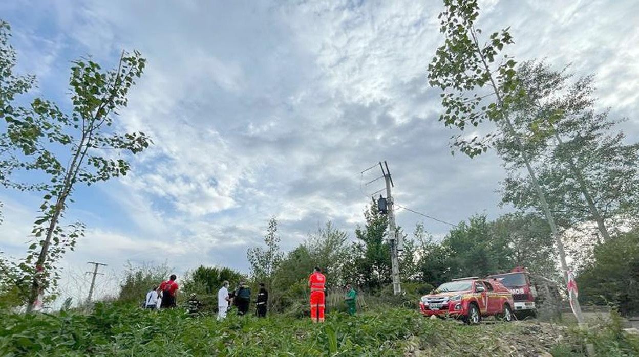 Los bomberos recuperan el cuerpo de la mujer ahogada en el sifón