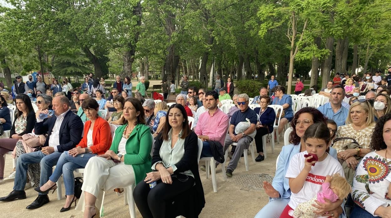 Algunos de los asistentes al concierto de la banda sinfónica municipal de Albacete