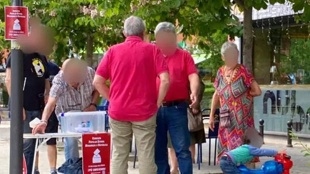 Urnas en San Sebastián de los Reyes para votar en un referéndum «ilegal» sobre la Monarquía