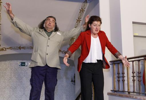 Escarlata Circus presenta su actuación en la sala de las sirenas del casino de la unión