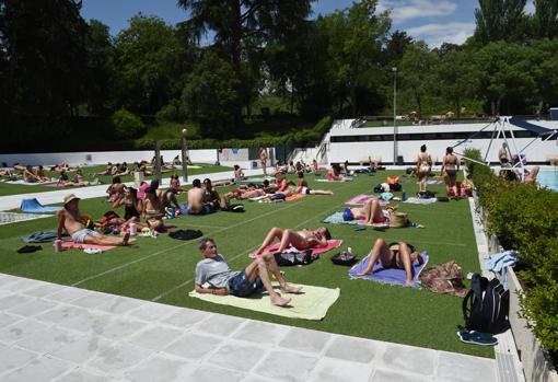 Pese al bochorno, hubo más baños de sol que de agua