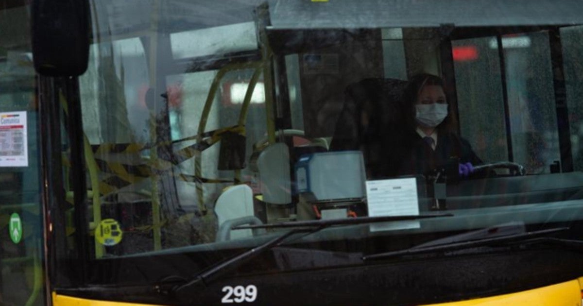 Un autobús circulando por Barcelona