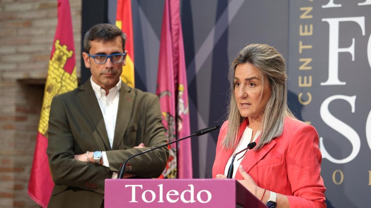 Milagros Tolón, en la presentación del festival 'Música por el Tajo: al fondo, el presidente de la Real Fundación Toledo, Eduardo Sánchez Butragueño