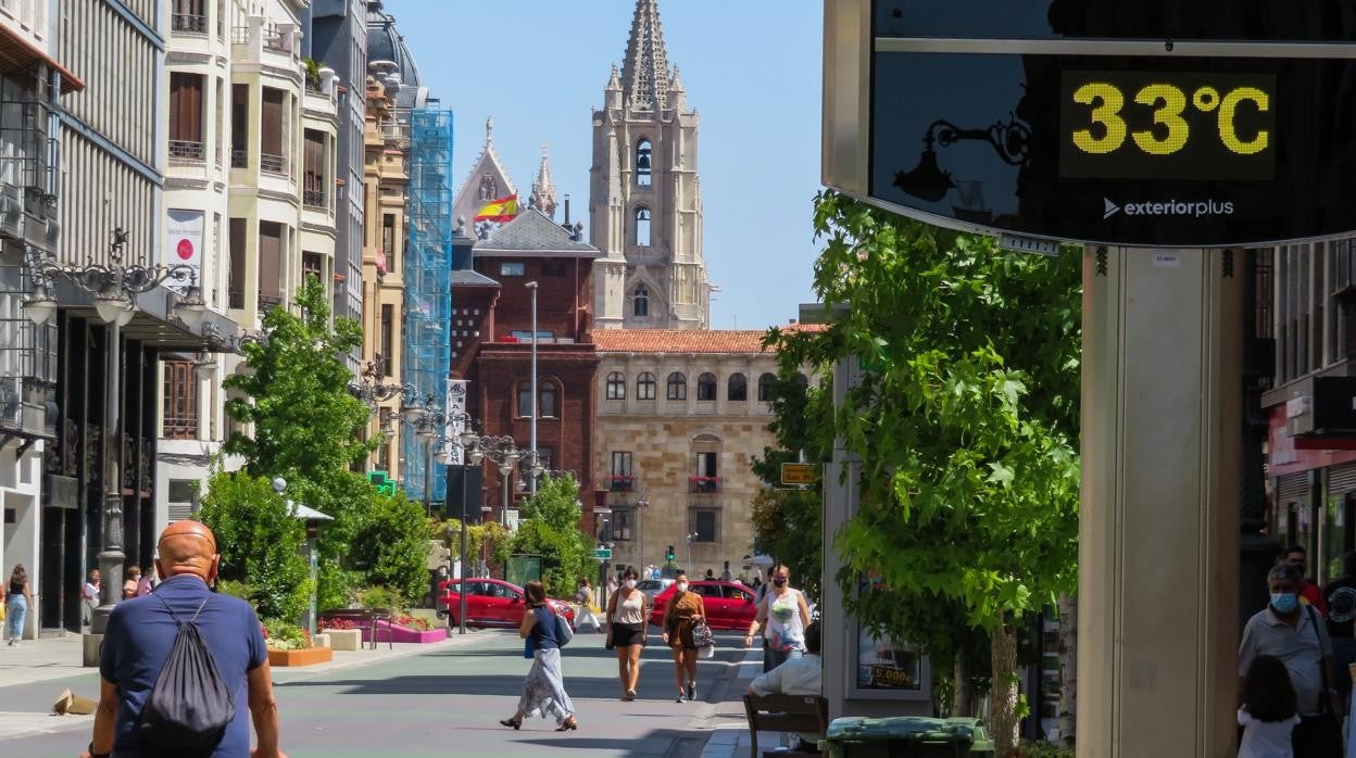 Altas temperaturas en León el agosto pasado, similares a las que marcarán los termómetros estos días