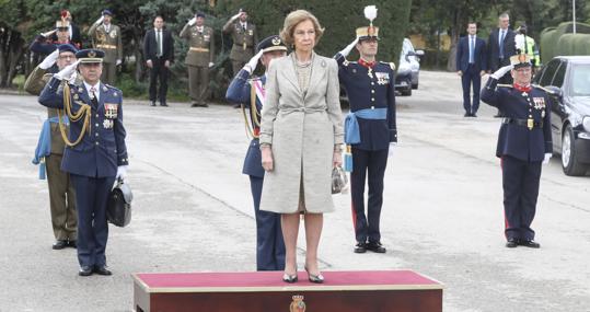 Doña Sofía, en un acto con la Guardia Real el 23 de abril en El Pardo