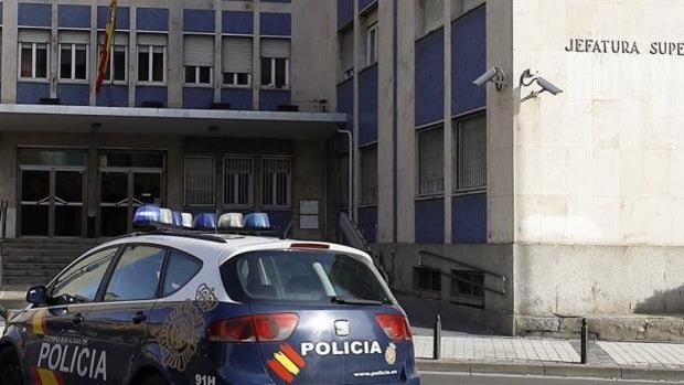 Una patrulla de la Policía Nacional salva la vida a un conductor al que se le paró el corazón