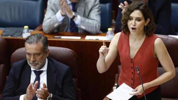 Ayuso: «No le pienso decir a los jóvenes que se fumen dos porros, que les van a regalar una paga y el aprobado»