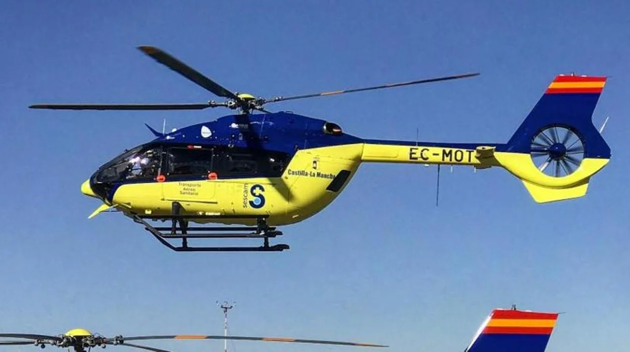 Un helicóptero del Sescam ha trasladado a la mujer herida al hospital de Toledo