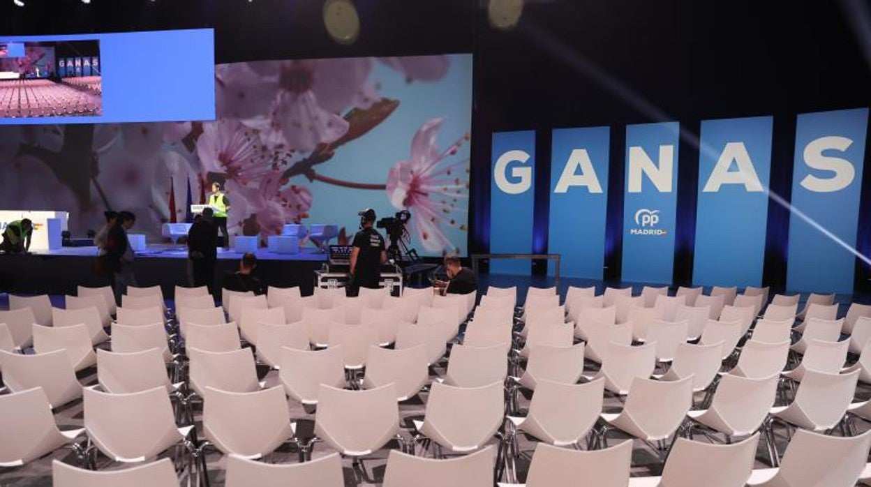 Escenario del pabellón de Ifema donde se celebra hoy y mañana el Congreso de PP de Madrid