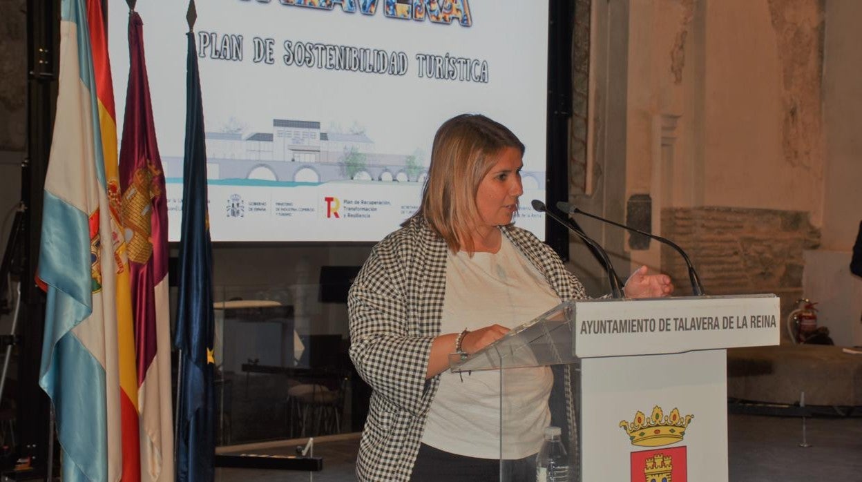 La alcaldesa de Talavera durante la presentación del Plan de Sostenibilidad Turística