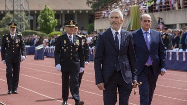 Marlaska, abucheado en la jura de nuevos policías en Ávila por la polémica de los «piolines» del 1-O