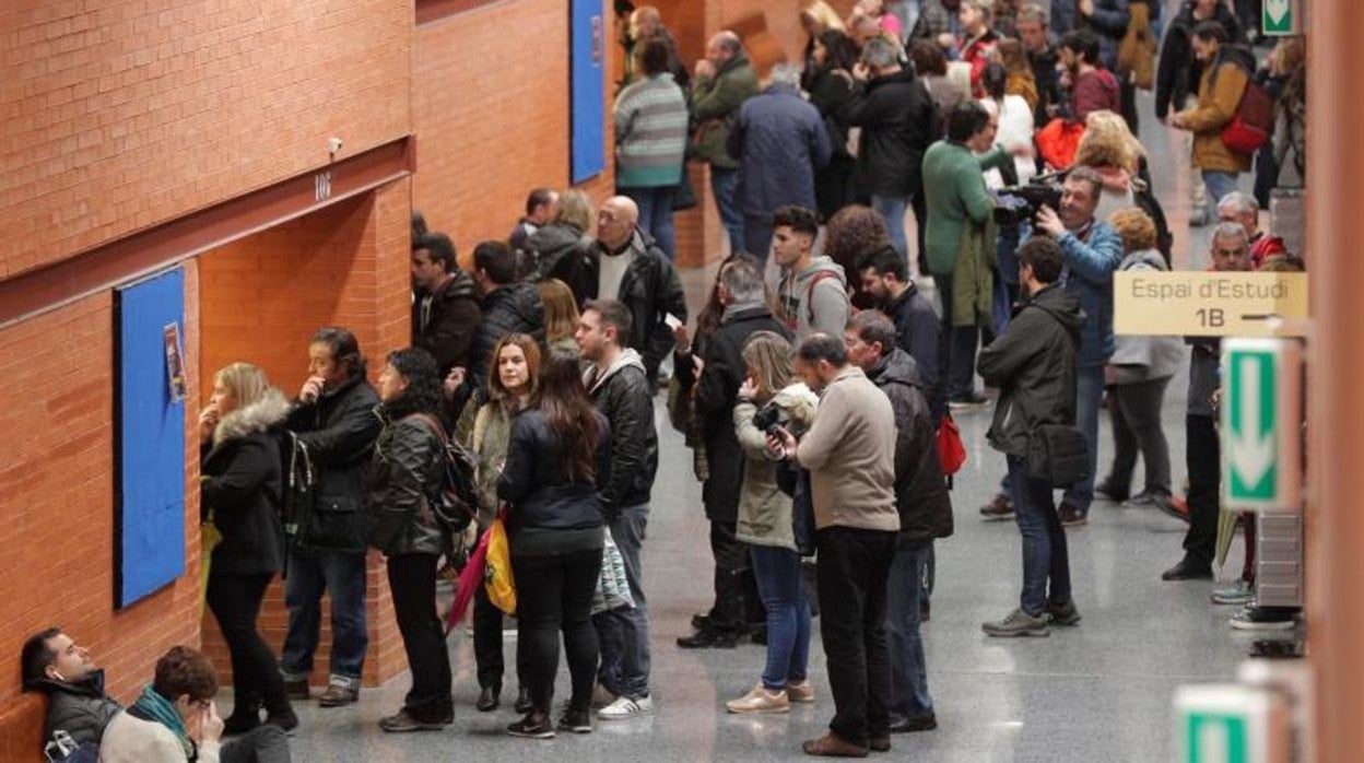 Imagen tomada durante el examen de una oposición en Valencia