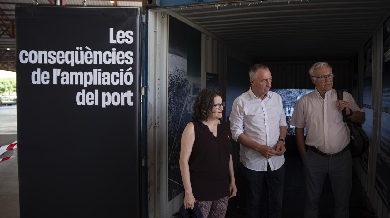 Imagen de Mónica Oltra, Joan Baldoví y Joan Ribó en un acto este sábado sobre el Puerto de Valencia